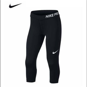 COPY - NIKE PRO CAPRI LEGGINGS SIZE SMALL
